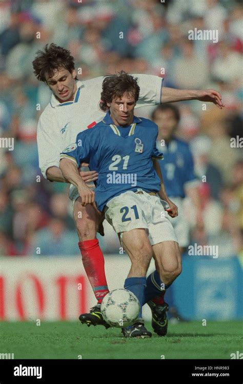 Gianfranco Zola And Yuri Kovtun Italy V Russia 11 June 1996 Stock Photo