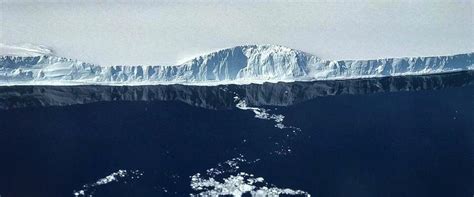 Danger looms as world's largest iceberg heads toward a critical ...