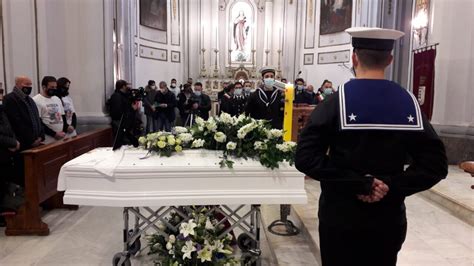 Terrasini I Funerali Di Vito Lo Iacono In Tanti A Dargli Lultimo