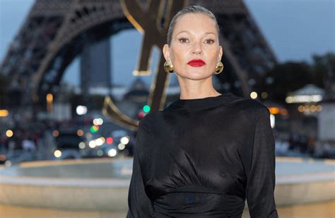 Kate Moss Apr S Presque Ans Elle Se R Approprie La Naked Dress