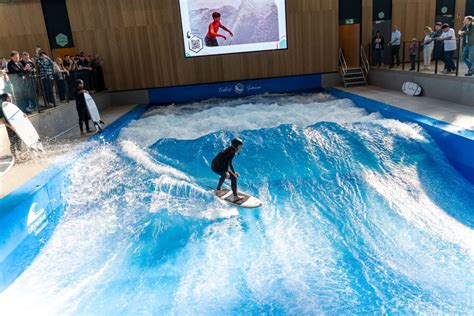 RheinRiff Düsseldorf Größte Surfhalle der Welt auf dem Areal Böhler