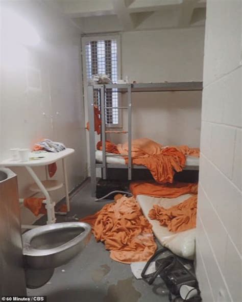 Graphic Photos From Inside Jeffrey Epsteins Cell Wtf Gallery Ebaum