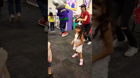 Chuck E Cheese Dancing Youtube