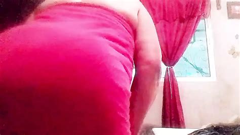 Velha avó Hot ela sai do chuveiro uma toalha e começa a se tocar