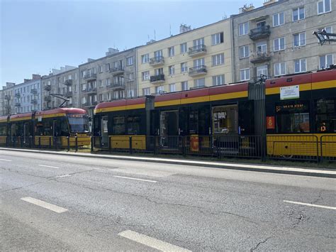 Wypadek Na Grochowskiej W Warszawie Auto Zablokowa O Ruch Tramwajowy