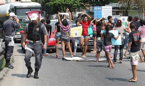 Moradores Da Cidade Alta Fazem Protesto Ap S Enterro De Jovem Morto