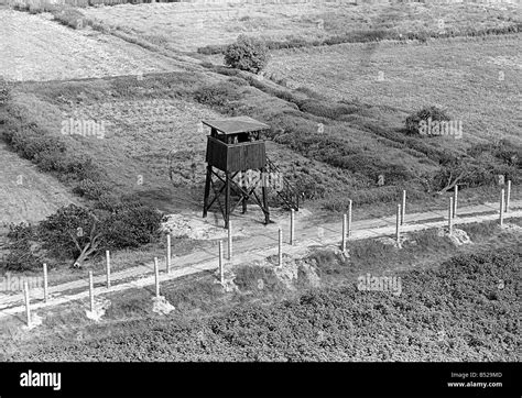 Germany Berlin Wall August 1961 Scenes of the Berlin wall East German ...