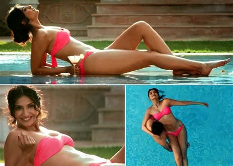 Hot Actresses Celebs In BIkini