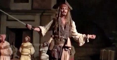 Video Johnny Depp Surprises Disneyland Guests As Jack Sparrow Inside Pirates Of The Caribbean