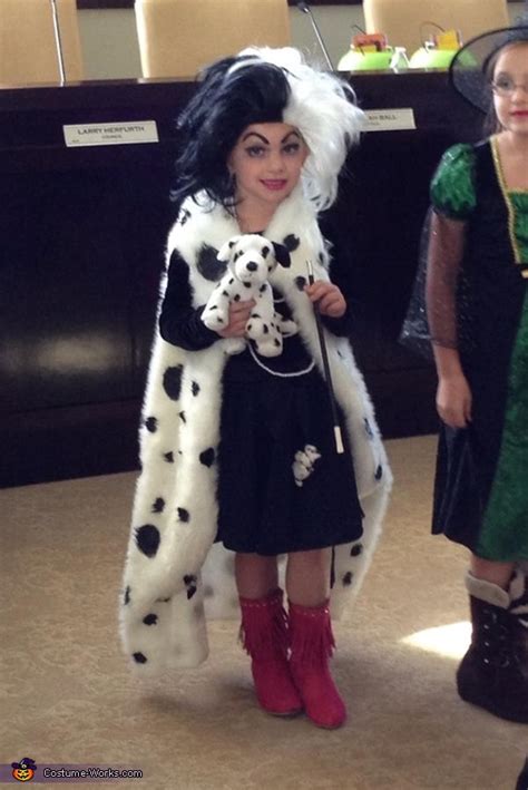 Homemade Cruella Deville Costume For Girls