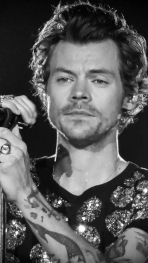 Pin By Dropdehd On Harry Styles Harry Styles Love On Tour Handsome