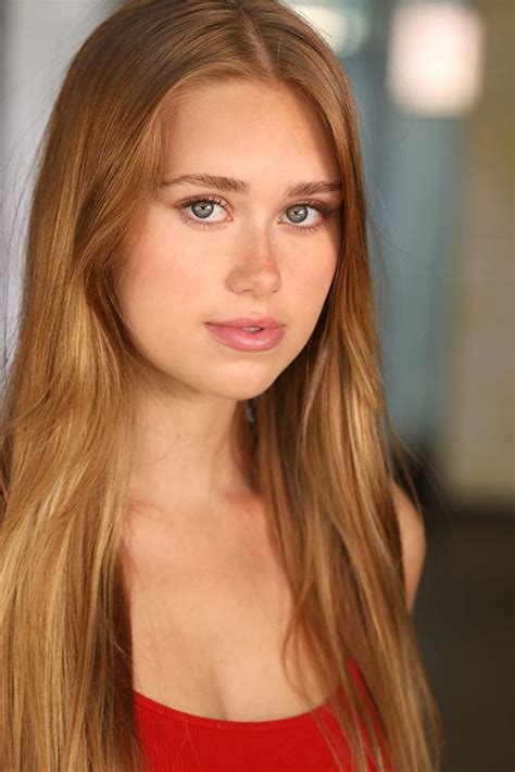 Emily Skinner Hot Body Women Celebrities Celebs