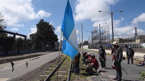 Campesinos de Guatemala suman tres días de bloqueo para exigir la