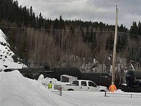 Cn Derailment Spilled 40 Tonnes Of Petroleum Coke By Creek In Fraser