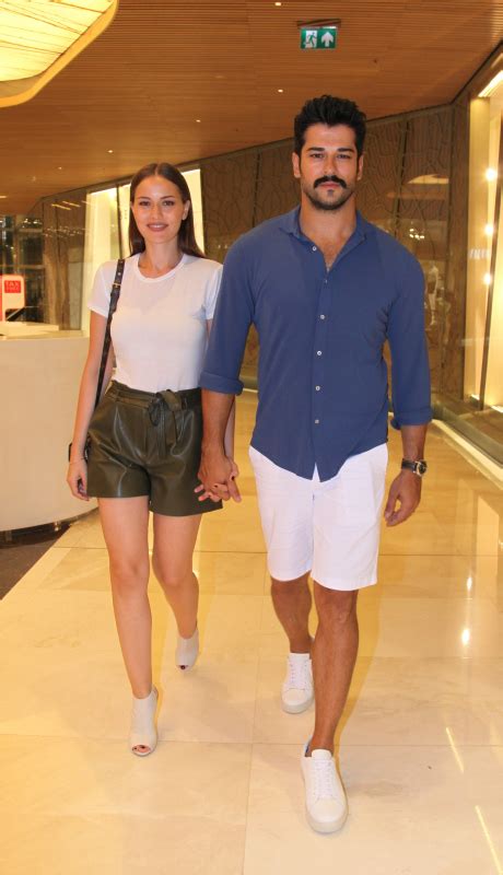 Burak Özçivit ve Fahriye Evcen den mutlu aile pozu Galeri Haberleri