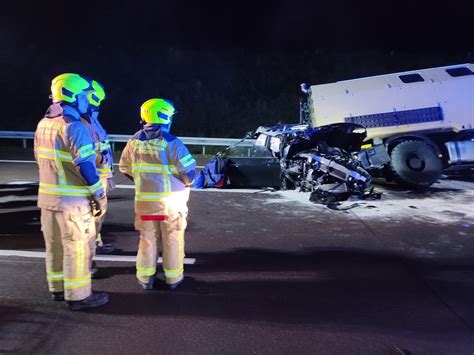 Reportnet De Schwerer Unfall Auf Der A Bei Oberkr Mer Auto Mit