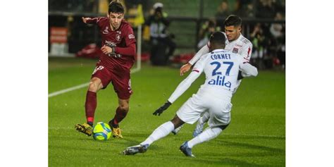 Football Ligue Fc Metz Fabien Centonze La Droite Forte