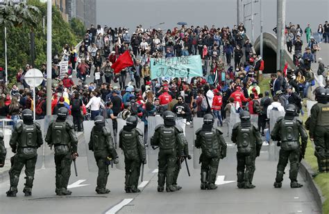 Bloqueos En Transporte Y Disturbios En Inicio De D A De Protestas En