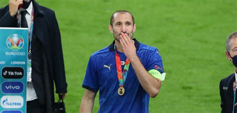 Giorgio Chiellini Dà Laddio Al Calcio Con Un Messaggio Sui Social