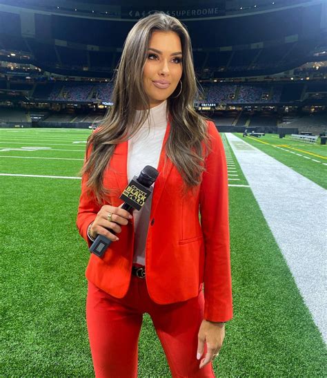 Aileen Hnatiuk Called Most Beautiful Woman Alive As Nfl Reporter