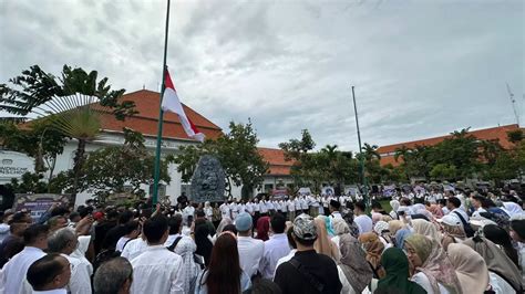 Dekan FK Unair Dipecat Usai Berpendapat Tolak Dokter Asing Guru Besar