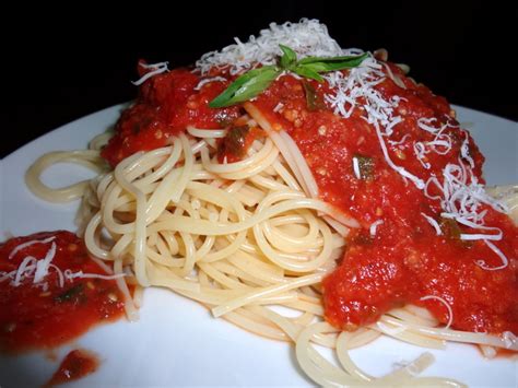 Best Homemade Spaghetti Sauce Recipe From Fresh Or Canned Tomatoes Delishably