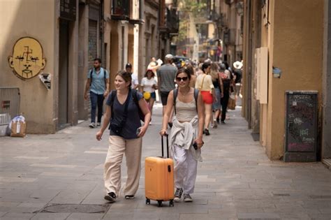 La Llegada De Turistas Internacionales A Canarias Crece Un