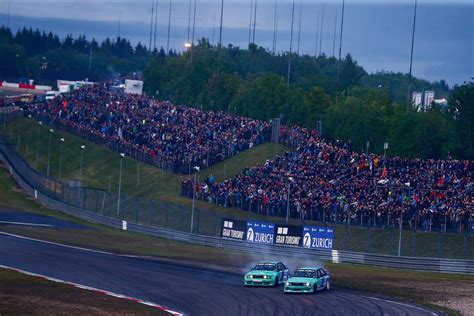 Anzeige Adac Zurich H Rennen Auf Dem N Rburgring Qualifying