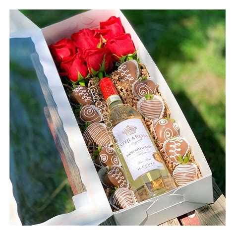 Edible By Katia 🦋 On Instagram “stella Wine Box 💛🍷 • Chocolatecoveredstrawberries