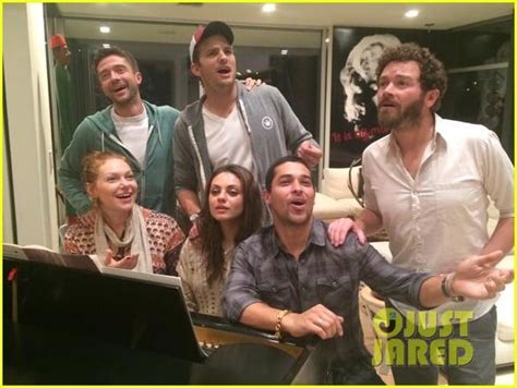 Photo: mila kunis ashton kutcher that 70s show reunion 01 | Photo ...