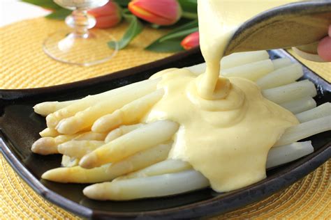 Easy Hollandaise Sauce With White Asparagus Spargel Mit Hollandaise Kitchen Frau