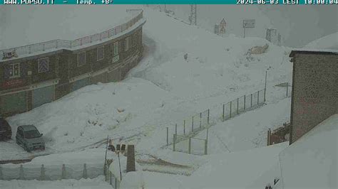 Passo Dello Stelvio Troppa Neve La Stagione Dello Sci Estivo