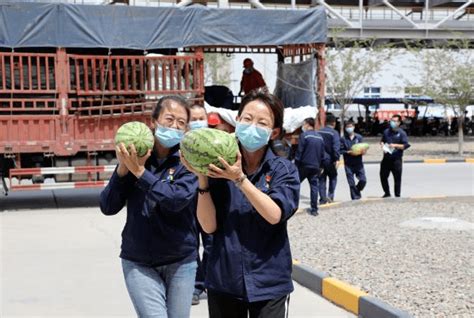 我为群众办实事 阜康园区“夏送清凉”到一线 丝丝清凉沁人心员工