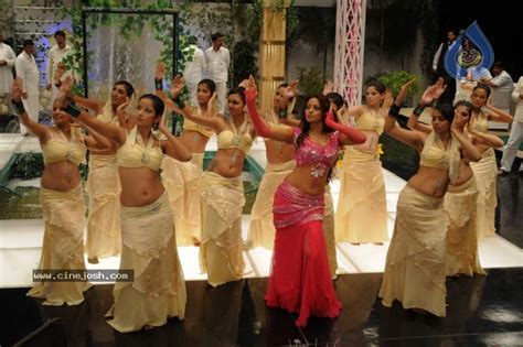 Udaya Bhanu Hot Spicy Pics In Leader Photo 27 Of 74