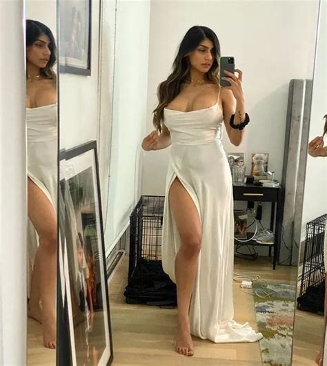 Ex Pornhub Star Mia Khalifa Shares Hot Swimsuit Snap When It Was Legal To Be Outside Daily Star