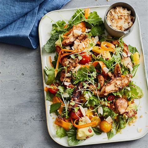 Salate mit Hähnchen ESSEN UND TRINKEN