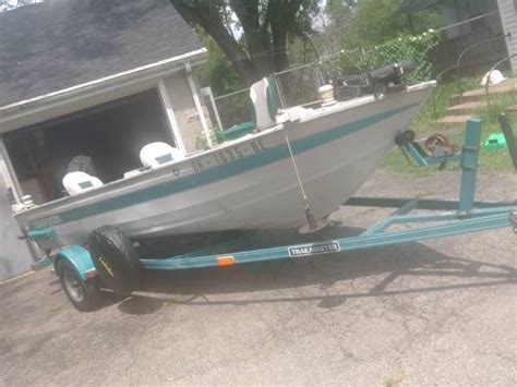 16f 40hp Deep V Crestliner 5500 Boats For Sale Dayton Oh Shoppok