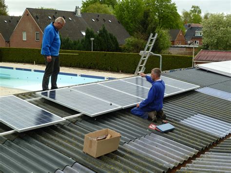 12 Zonnepanelen Geplaatst Bij Zwembad De Tobbe In Slochteren Met