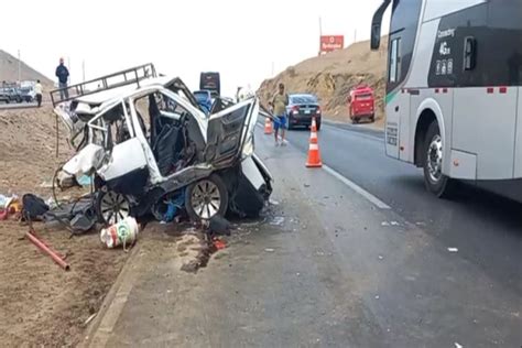 Impacto De Bus Interprovincial Contra Auto En Huacho Deja 5 Muertos La Razón