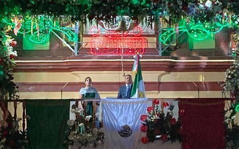 Edmundo Tlatehui Da El Tradicional Grito En San Andr S Cholula Ante Un