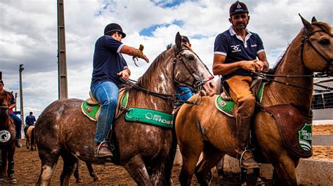 Conversando Os Vaqueiros Profissionais No Dia Vaquejada Do Haras