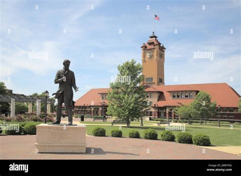 statue of abraham lincoln in union square park springfield illinois ...