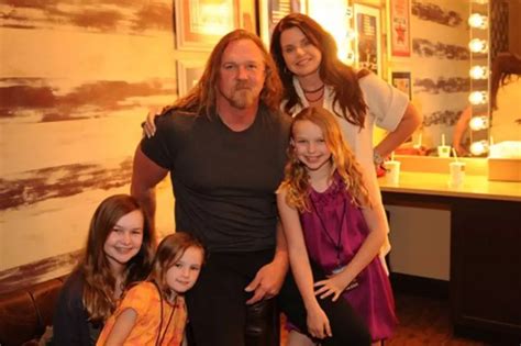 Trace Adkins’ Family Honored for Resilience Following House Fire