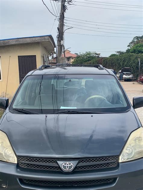 Very Clean Used First Body Toyota Sienna 2005 With Duty For Sale Going