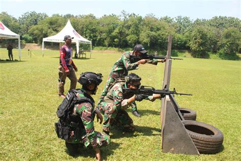 Tingkatkan Profesionalisme Prajurit Yonif Marinir Laksanakan Latihan