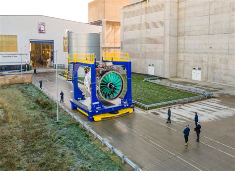 Worlds Largest Aircraft Engine 140 Inch Diameter 356 M Fan And