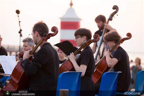 A Lignano Sabbiadoro Tempo Di Concerto Allalba Per Il Solstizio D