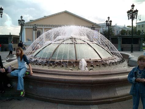 Asisbiz Russia Moscow Kremlin Architecture Fountains 2005 07