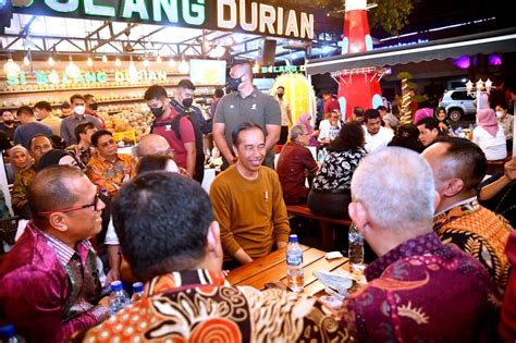 FOTO Cerita Para Pemred Makan Durian Bersama Presiden Jokowi