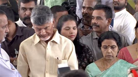 Ap Cm Chandra Babu Naidu And His Wife Pays Tribute To Ramoji Rao Ms